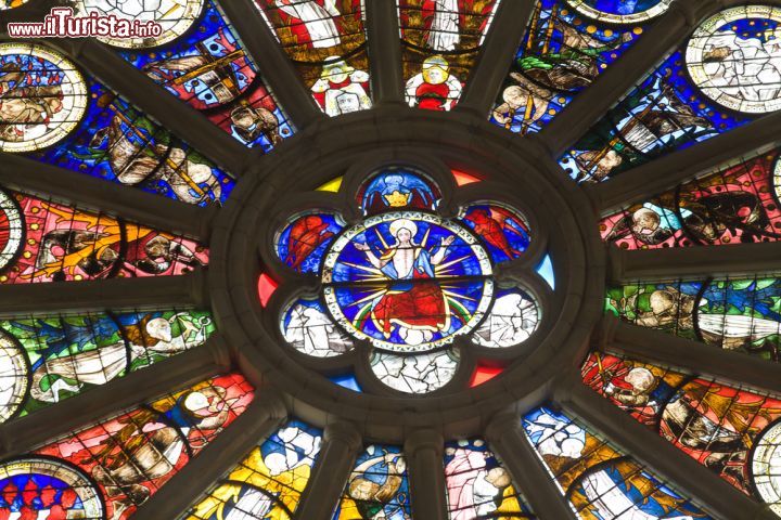 Immagine Dettaglio delle vetrate istoriate della cattedrale di San Maurizio ad Angers, Francia - © 47082550 / Shutterstock.com