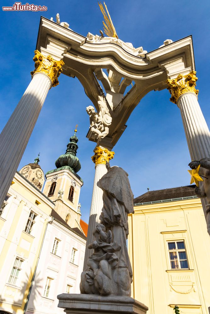 Immagine Dettaglio di una scultura nel distretto di Stein an der Donau,  Krems (Austria).