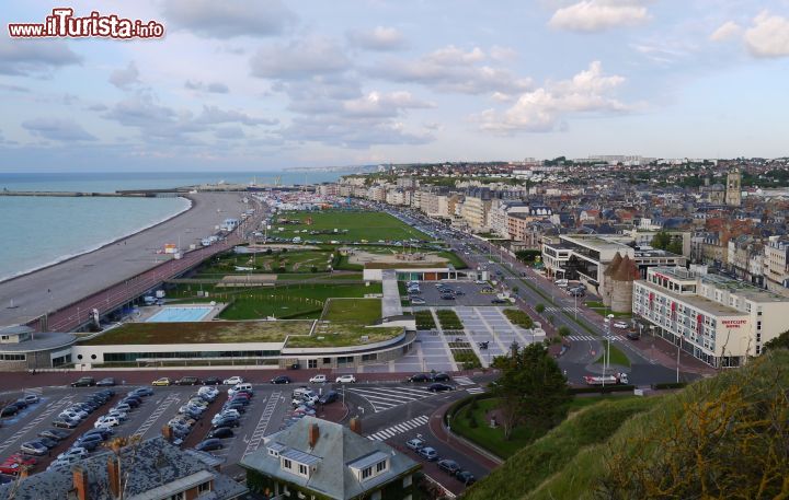 Immagine Dieppe, Alta Normandia. La vista della città  dal castello,  in alto sulla falesia - © Deborah Terrin