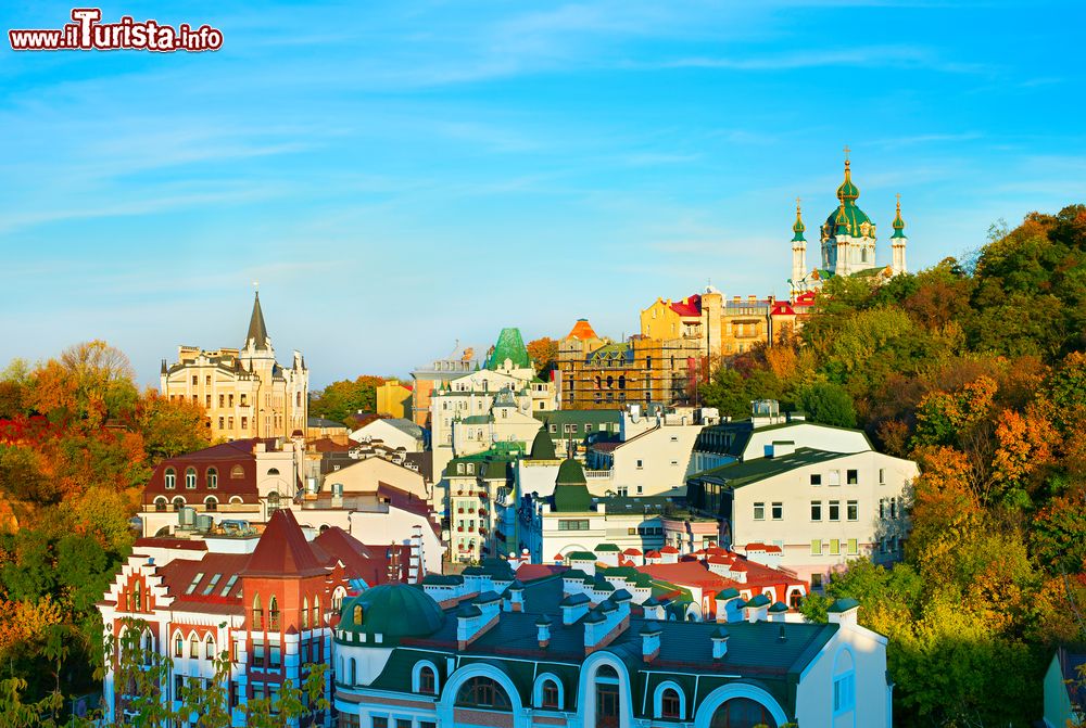 Immagine La discesa di Andrea a Kiev, Ucraina. Questa antica strada, presentata dalle guide dei tour come la "Montmartre" di Kiev, è la maggior attrazione turistica della città.