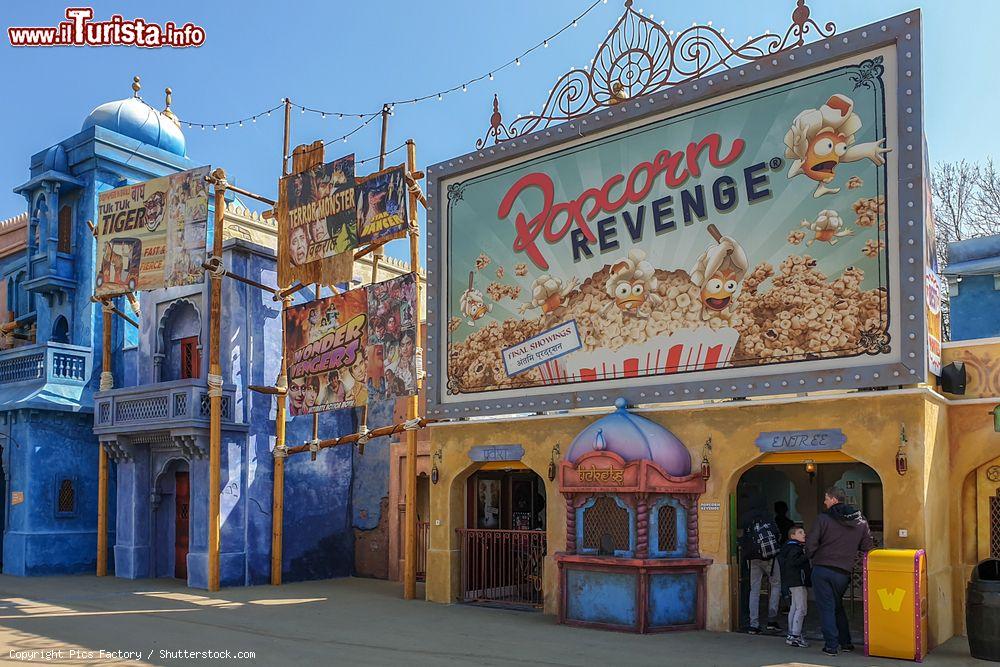 Immagine Divertimenti al parco Walibi Belgium di Wavre, Belgio. Questo nuovo gioco, Popcorn Revenge, si trova nel settore Karma World - © Pics Factory / Shutterstock.com