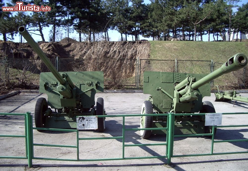 Immagine Due cannoni al Museo Militare di Chisinau, Moldavia.