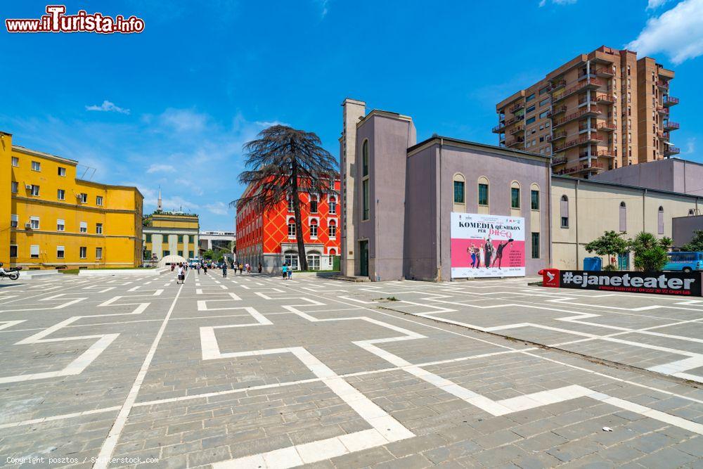 Immagine Edifici del governo nel centro di Tirana, Albania - © posztos / Shutterstock.com