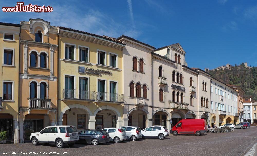 Immagine Edifici in stile Veneziano in una piazza di Marostica nel Veneto - © Matteo Ceruti / Shutterstock.com
