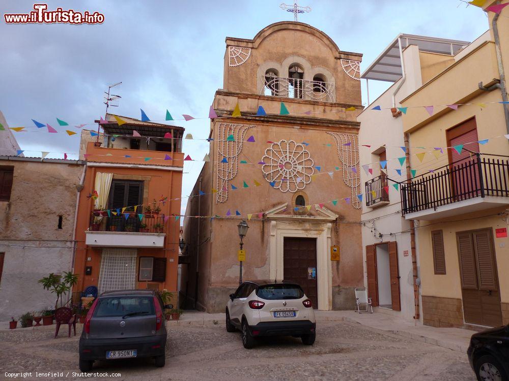 Immagine Edifici nel centro storico di Trappeto, borgo della Sicilia - © lensfield / Shutterstock.com