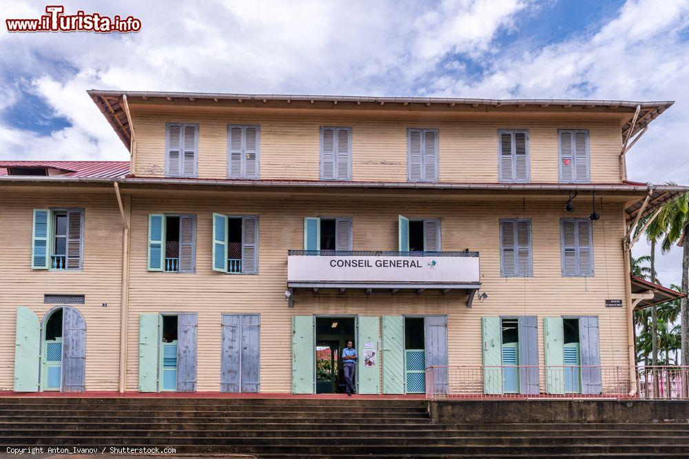 Immagine Edificio del Consiglio Generale a Cayenne, Guyana Francese. Questa località venne utilizzata dai francesi come colonia penale dal 1854 al 1938 - © Anton_Ivanov / Shutterstock.com