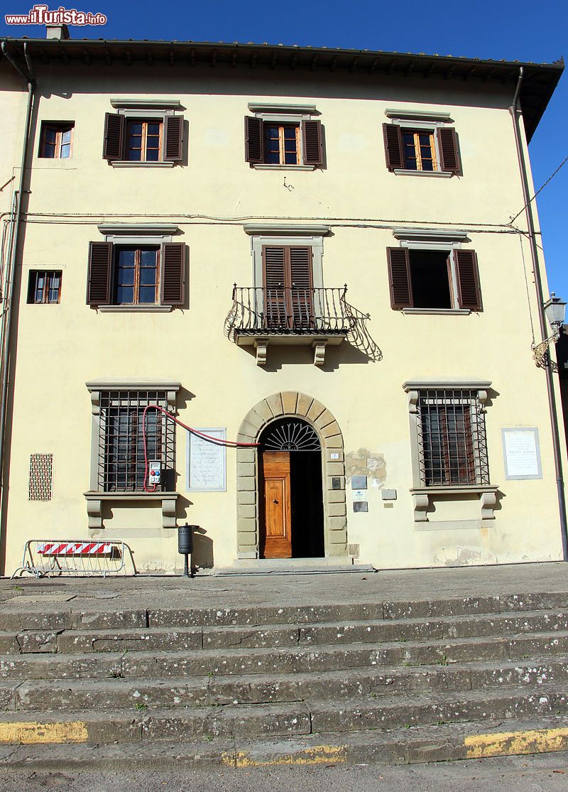 Immagine Edificio in piazza del popolo a Borgo San Lorenzo - © Sailko - CC BY 3.0, Wikipedia