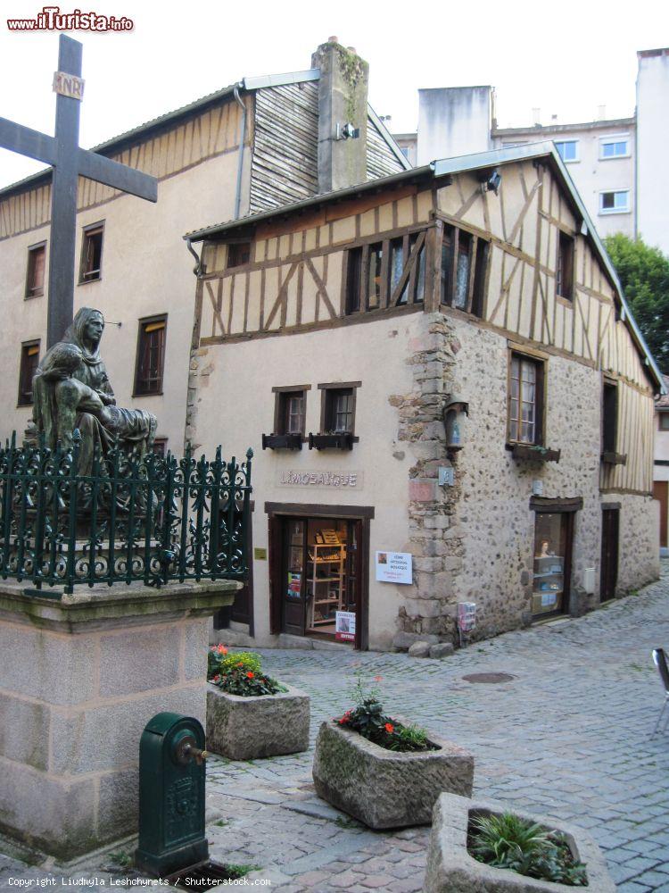 Immagine Edificio medievale nel centro di Limoges, Francia - © Liudmyla Leshchynets / Shutterstock.com