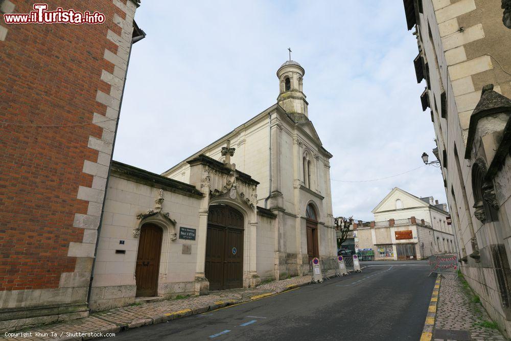 Immagine Edificio religioso nel centro storico di Montrichard, Francia - © Khun Ta / Shutterstock.com