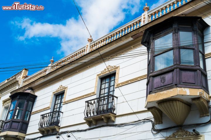 Immagine Un edificio storico nel centro di Sucre. La capitale boliviana è dichiarata Patrimonio dell'Umanità dall'UNESCO dal 1991 - foto © Elisa Locci / Shutterstock