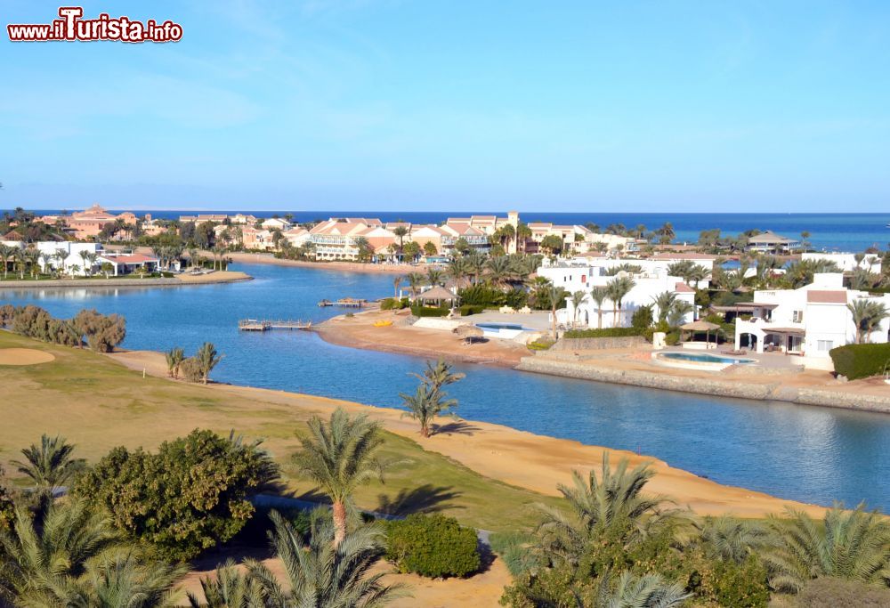 Immagine El Gouna è una località turistica egiziana del Mar Rosso costruita su 36 isolotti artificiali.