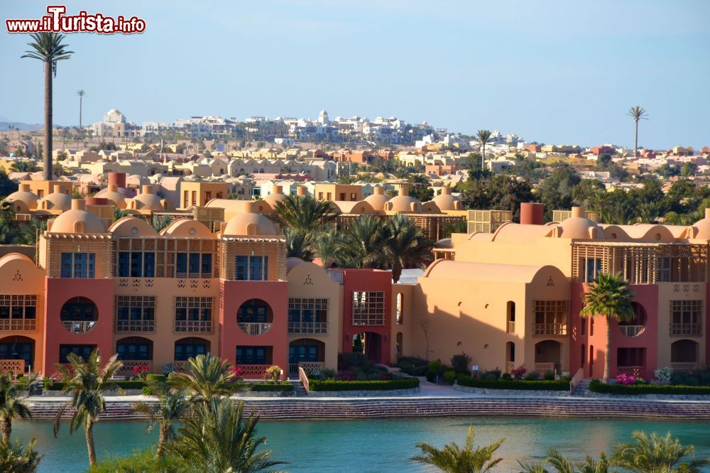 Immagine La località di El Gouna, sulla costa del Mar Rosso (Egitto) è sorta a partire dagli anni Novanta.