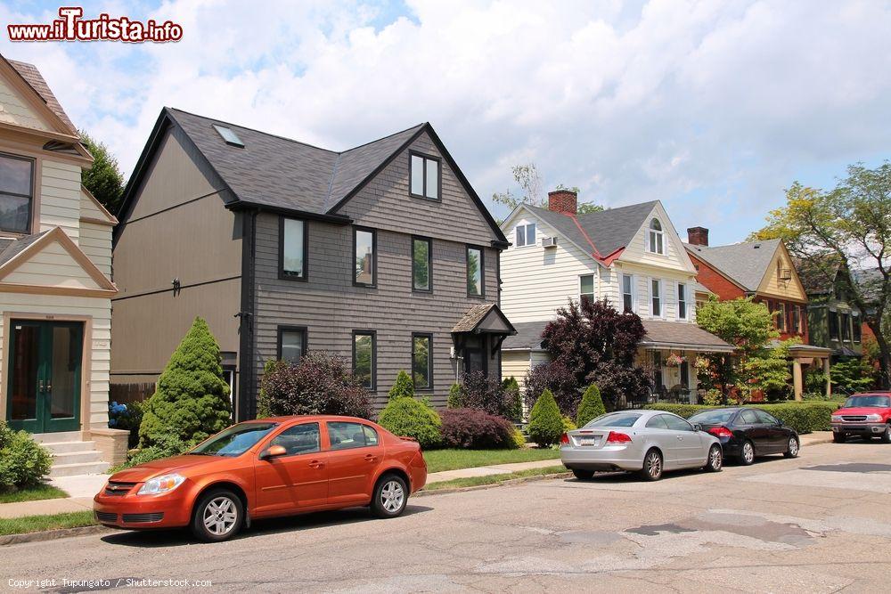 Immagine L'elegante area residenziale di Shadyside a Pittsburgh, Pennsylvania. Con una popolazione di oltre 305 mila abitanti, Pittsburgh è la seconda più grande città dello stato - © Tupungato / Shutterstock.com