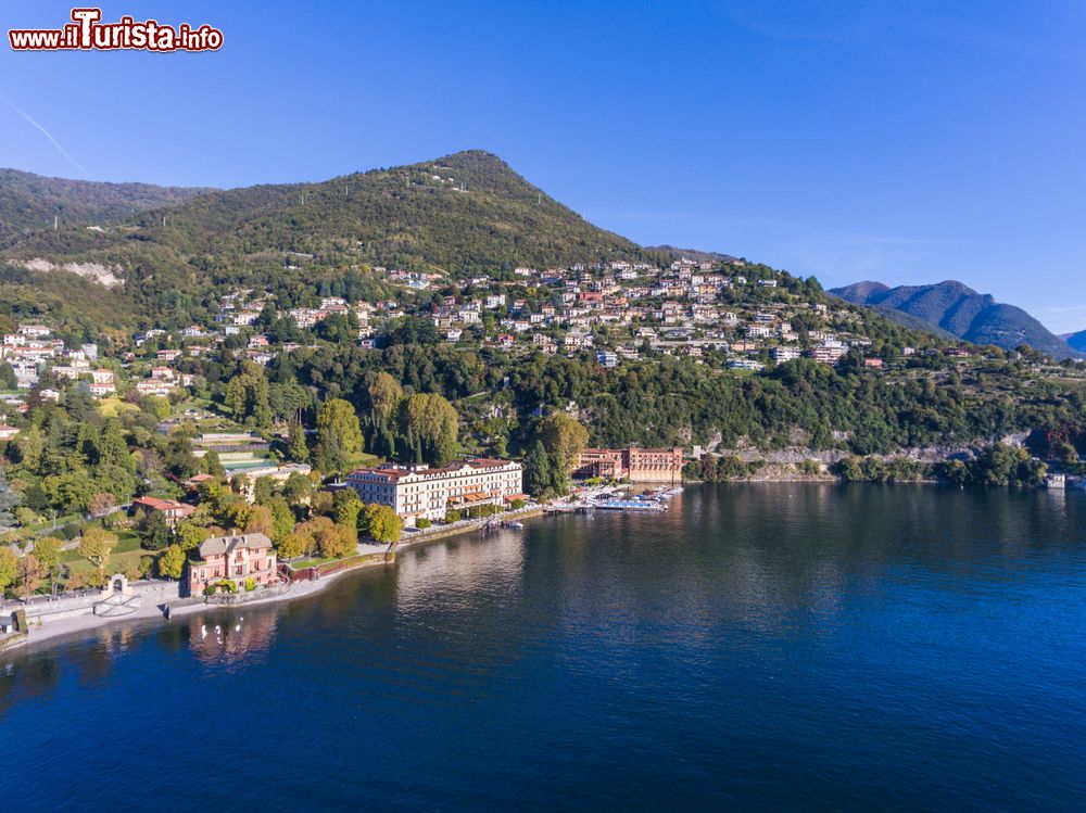 Immagine L'elegante dimora signorile di Villa d'Este a Cernobbio, Como, fotografata dall'alto (Lombardia). Dal 1873 è un albergo di lusso.