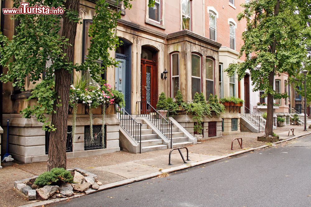 Immagine Eleganti palazzi residenziali nel centro della città di Philadelphia, Pennsylvania (USA).