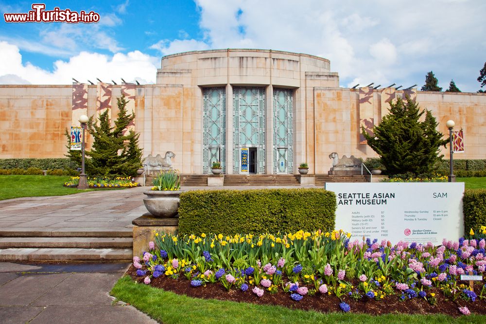 Immagine Esterno del Seattle Asian Art Museum, stato di Washington (USA). Costruito nel 1933, questo museo situato a Volunteer Park è dedicato alle arti orientali.