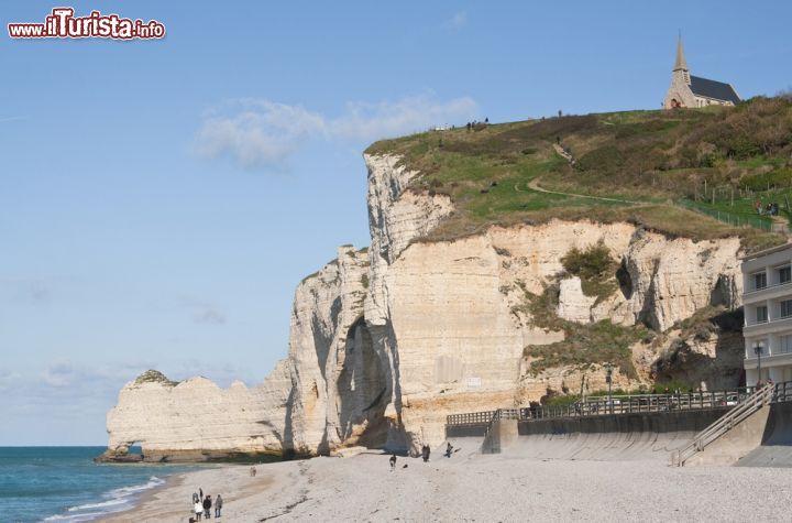 Immagine Etretat, Normandia, e le sue scogliere di gesso (Francia) - © nikolpetr / Shutterstock.com