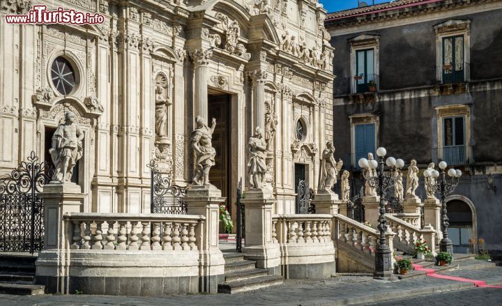 Immagine La facciata della cattedrale di Acireale, la città sulla costa orientale della Sicilia - © Nikiforov Alexander / Shutterstock.com