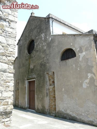 Immagine Facciata della chiesa di San Martino a Framura (Liguria)