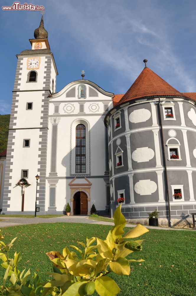 Immagine Facciata del Monastero di Olimia e a fianco il cosiddetto Castello di Olimje (Slovenia)