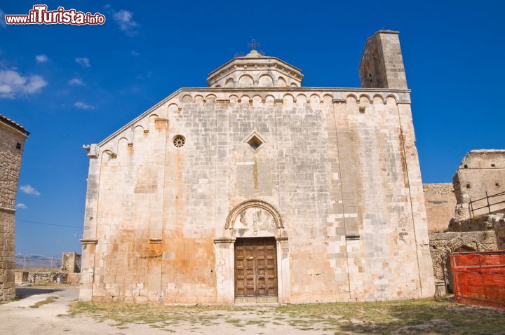 Immagine La facciata dell'Abbazia di San Leonardo a Manfredonia - © Mi.Ti. / Shutterstock.com