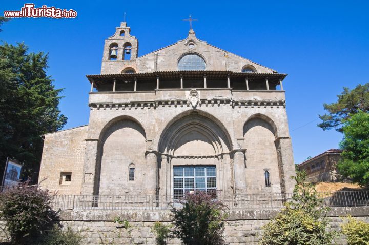 Immagine Facciata della basilica di San Flaviano a Montefiascone, Lazio. Situata sull'antica via francigena, questo luogo di culto è dedicato a San Flaviano, martire della chiesa cattolica. Ha origini medievali - © Mi.Ti. / Shutterstock.com