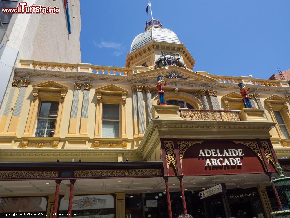 Immagine Facciata dell'Adelaide Arcade nel centro della città, Australia. E' una galleria commerciale patrimonio storico - © ArliftAtoz2205 / Shutterstock.com