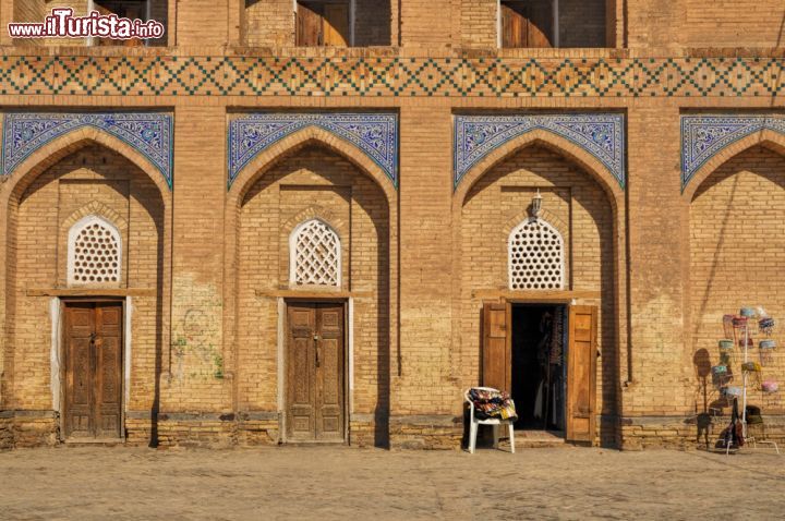 Immagine Facciata di una casa storica a Khiva in Uzbekistan - © Michal Knitl / Shutterstock.com