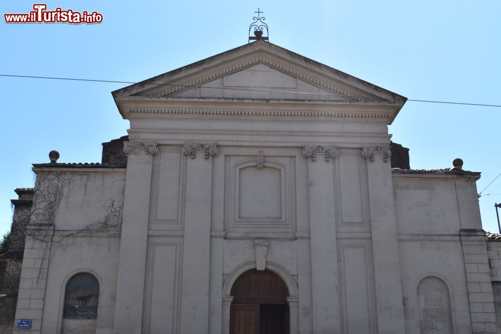 Immagine Facciata neoclassica della chiesa di Saint Denis a Montpellier, Francia: l'edificio religioso venne costruito nel XVIII° secolo.