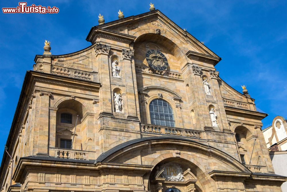 Immagine Facciata superiore della chiesa di San Martino a Bamberga, Germania.