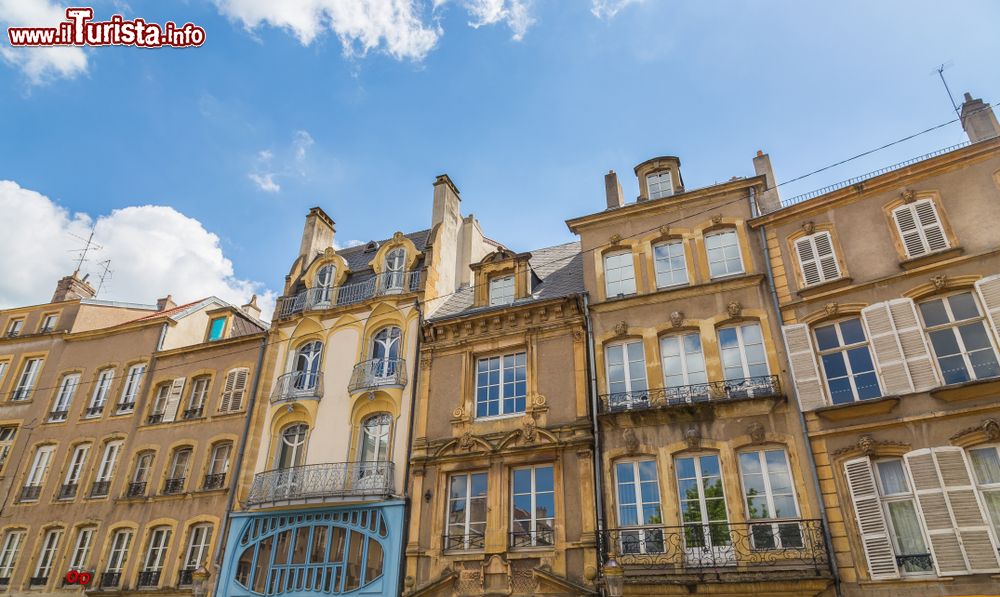 Immagine Facciate di palazzi storici nel centro di Metz, Francia.