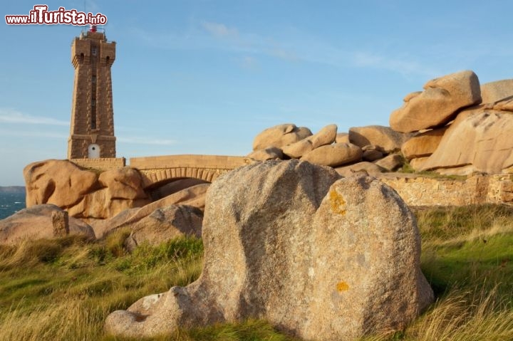 Immagine Il faro di Men Ruz a Ploumanac'h, Bretagna, Francia - © Smithore / iStockphoto LP.