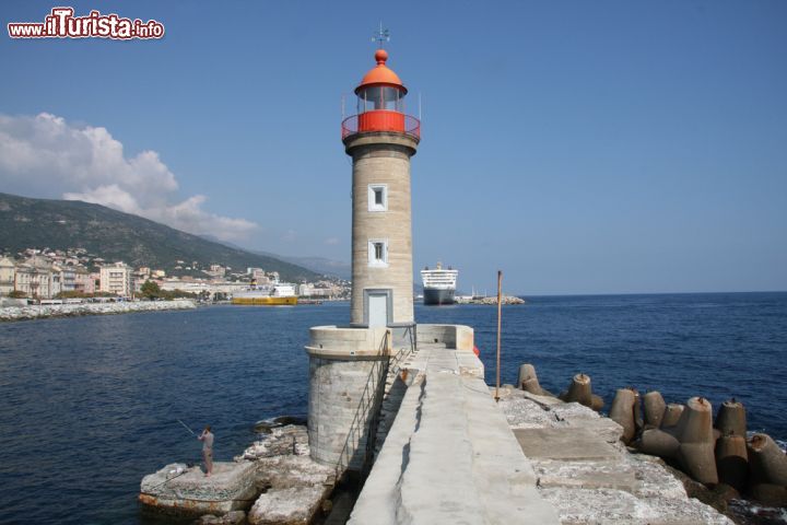 Immagine Faro di Bastia, Corsica. Come tutti i porti anche Bastia ha il suo faro di segnalazione luminosa.