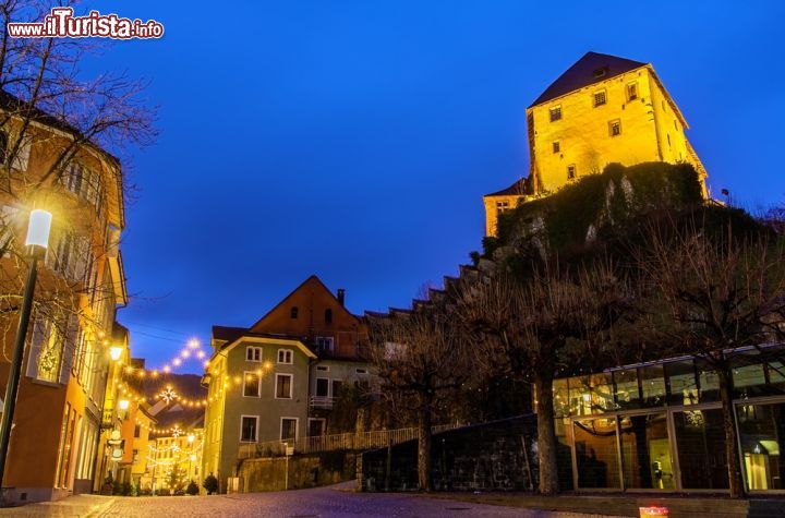 Immagine Il centro storico di Feldkirch fotografato in notturna durante il periodo d'Avvento - © Leonid Andronov / Shutterstock.com