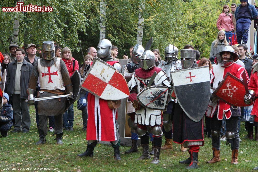 Immagine Figuranti durante il festival medievale che si svolge a Tomsk, in Russia - © De Visu / Shutterstock.com