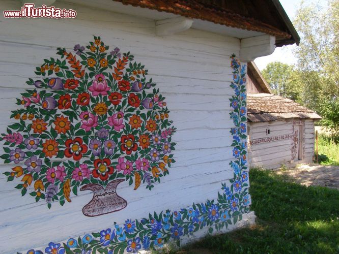 Immagine Le case di Zalipie sono le protagoniste, ogni anno, di un festival che si tiene la settimana successiva alla celebrazione del Corpus Christi (Corpus Domini), in primavera.