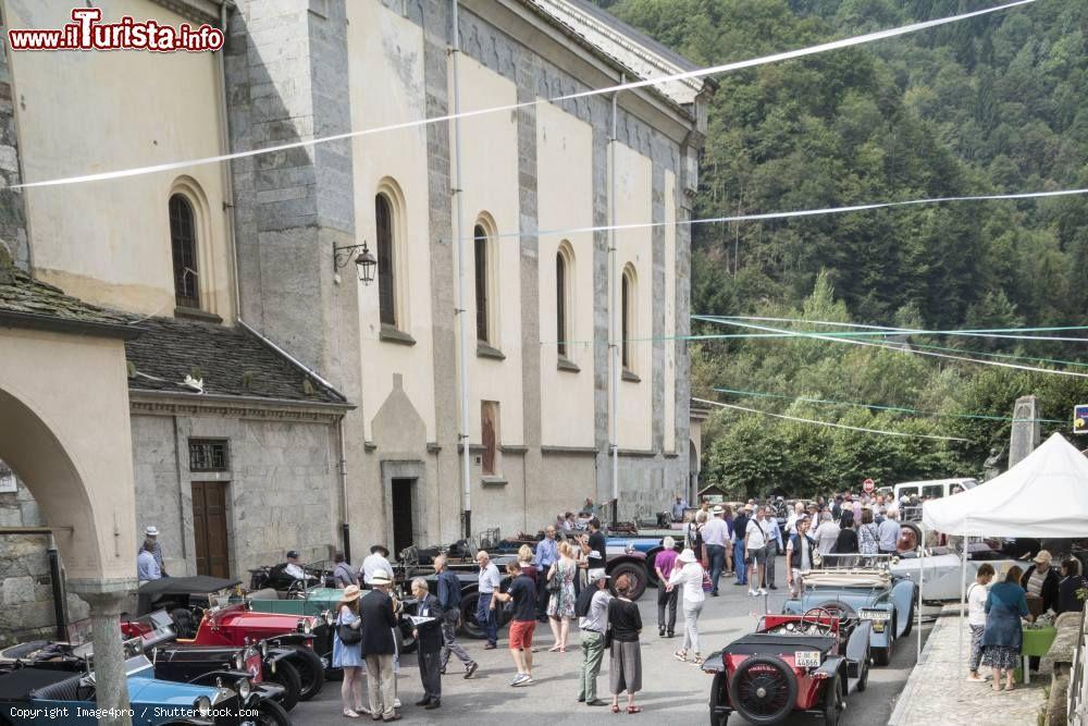 Immagine Fobello (Vercelli):  un appuntamento con le auto d'epoca nel borgo piemontese che diede i natali a Vincenzo Lancia, il fondatore della famosa casa automobilistica - © Image4pro / Shutterstock.com