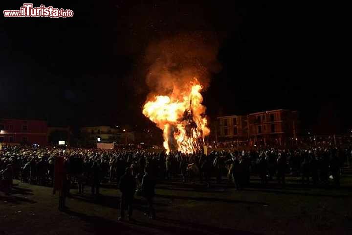 Immagine Focarone di Sant'Antonio, l'inizio del Carnevale a Palma Campania il 17 di gennaio