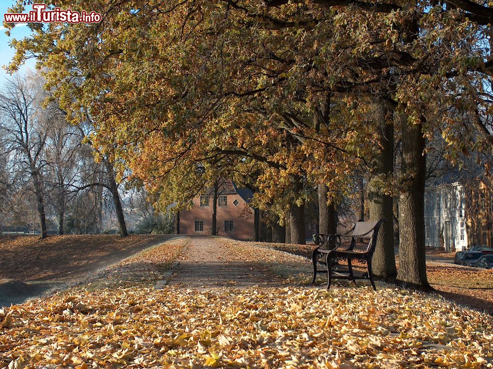 Immagine Foliage autunnale nella vecchia cittadina di Fredrikstad, Norvegia.