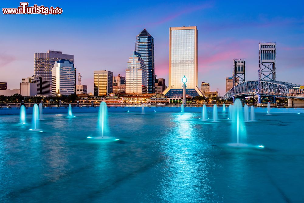 Immagine Fontana e panorama a Jacksonville in Florida