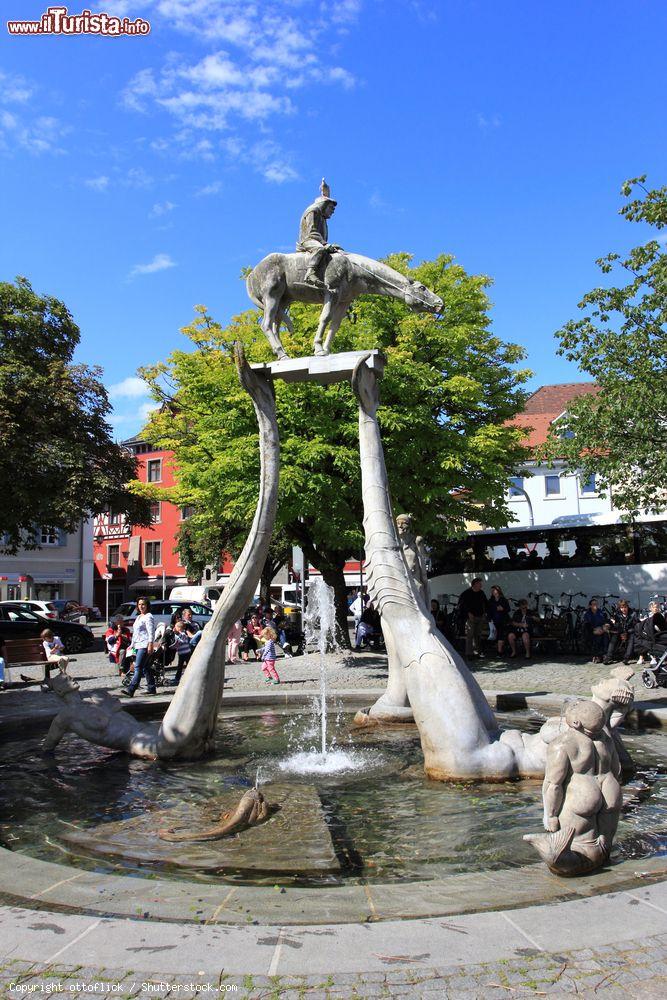 Immagine Fontana nel centro di Uberlingen in Germania - © ottoflick / Shutterstock.com