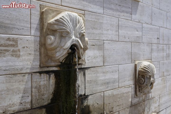 Immagine Fontana pubblica a Donnalucata in Sicilia - © 206088505 / Shutterstock.com