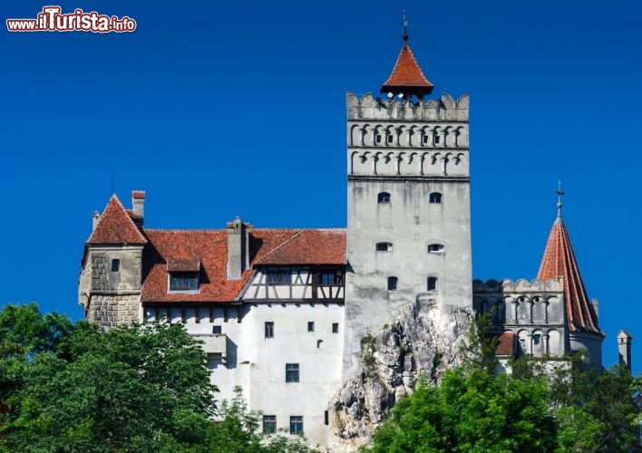 Immagine Fortificazioni del Castello di Bran  costruito da Luigi I d'Ungheria nel 1377 e ha svolto un ruolo militare strategico fino alla metà del 18° secolo - © Emi Cristea / Shutterstock.com