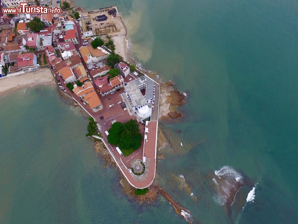 Immagine Foto aerea di Panama City con la vecchia area conosciuta come Casco Viejo, America Centrale. La città è situata nell'entrata sull'Oceano Pacifico del Canale di Panama.