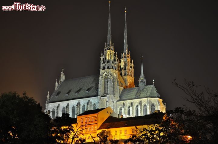 Immagine Fotografia notturna della Cattedrale di Brno in Repubblica Ceca - © kohy/ Shutterstock.com