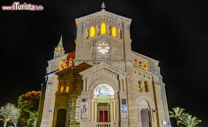 Immagine Fotografia notturna del Santuario di Ta Pinu a Gharb, isola di Gozo, Malta - © visitgozo.com