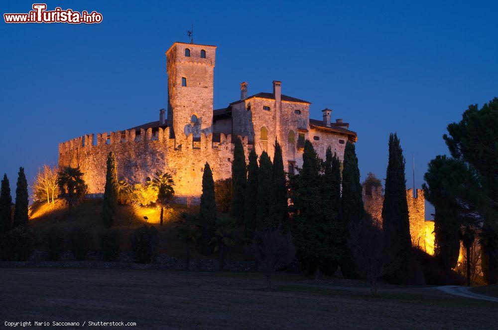 Immagine Fotografia notturna del Castello di VIllalta a Fagagna - © Mario Saccomano / Shutterstock.com