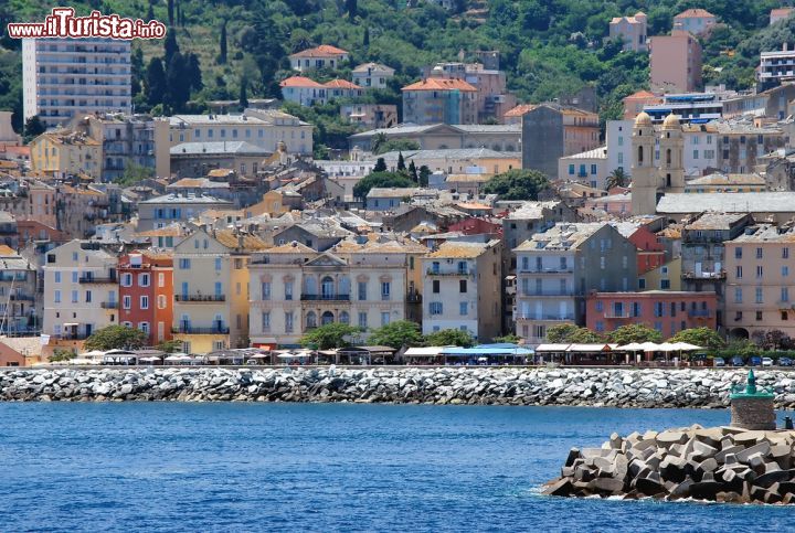 Immagine Fotografia panoramica di Bastia dal mare, Corsica.