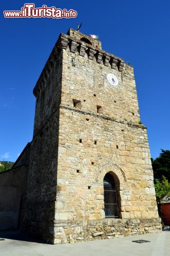 Immagine Primo piano della torre carolingia di Framura (Liguria). La potete ammirare recandovi in frazione Costa