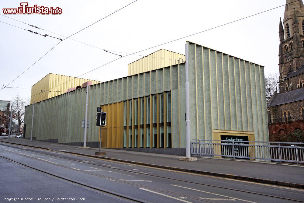 Immagine La Galleria di Arte Contemporanea di Nottingham, Inghilterra. L'attuale esposizione della galleria è dell'artista canadese Geoffrey Farmer ed è intitolata "Let's make the water turned black"  - © Alastair Wallace / Shutterstock.com